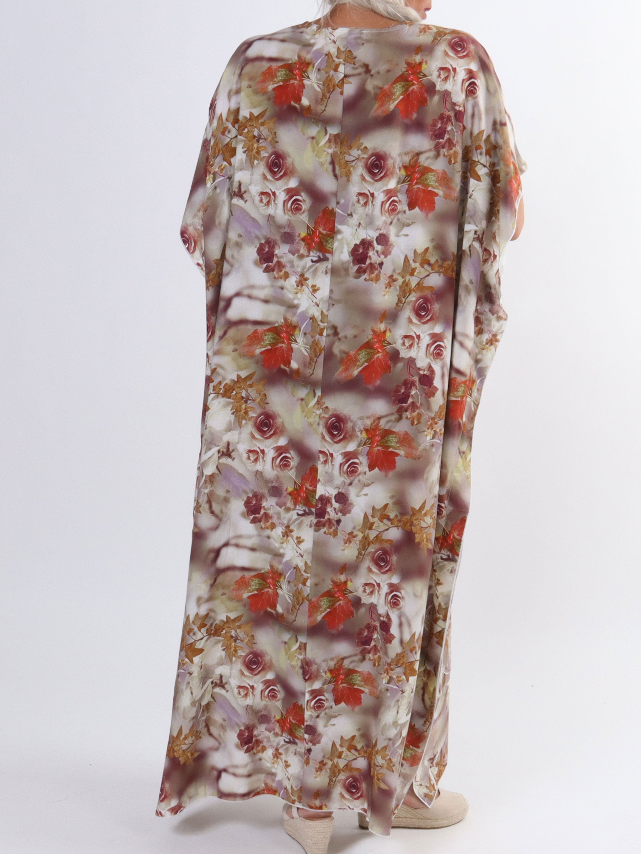 Emily - Sød lang plus size tunikakjole med fint blomsterprint